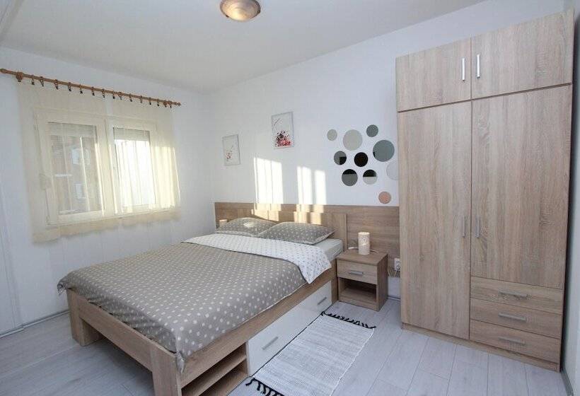 Comfort studio with sea view, Apartments Eva