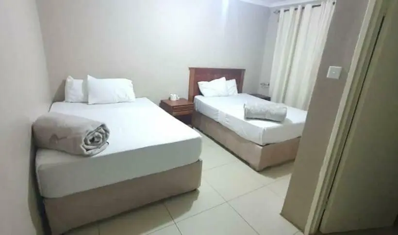 اتاق خانوادگی, Graceland Guesthouse