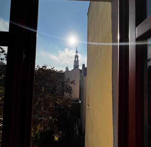 דירת חדר, Tcz Mokra