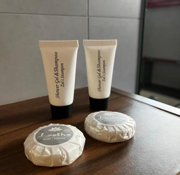 דירת חדר, Tcz Mokra