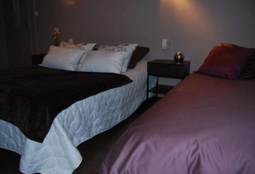 غرفة قياسية ثلاثية, Les Platanes