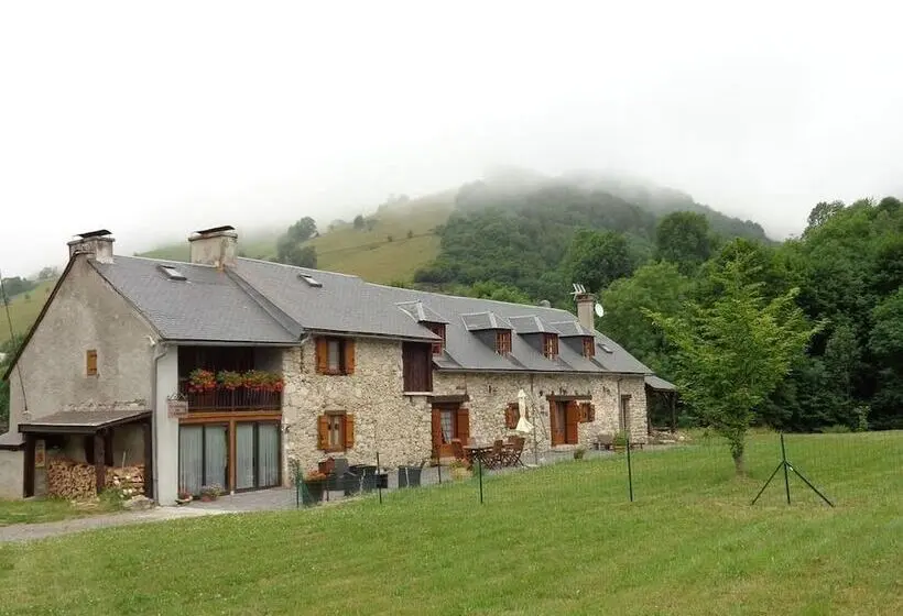 Comfort Kolmen Hengen Huone, La Boucle De L Adour Chambres D Hôtes