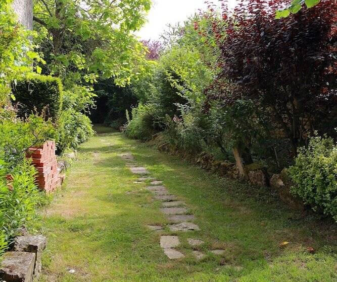 חדר משפחתי, La Loge Des Fées