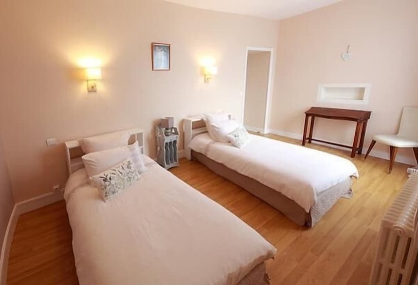 חדר משפחתי, La Loge Des Fées