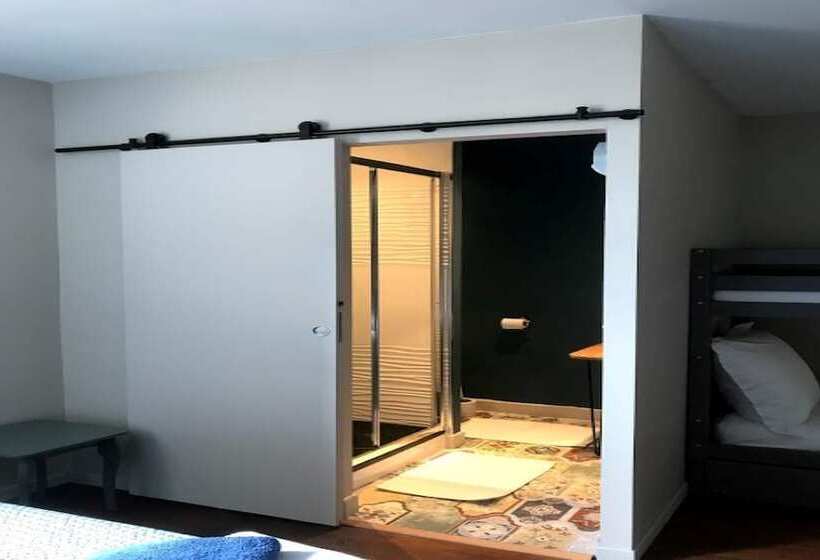 חדר משפחתי, Le Colibri Bleu