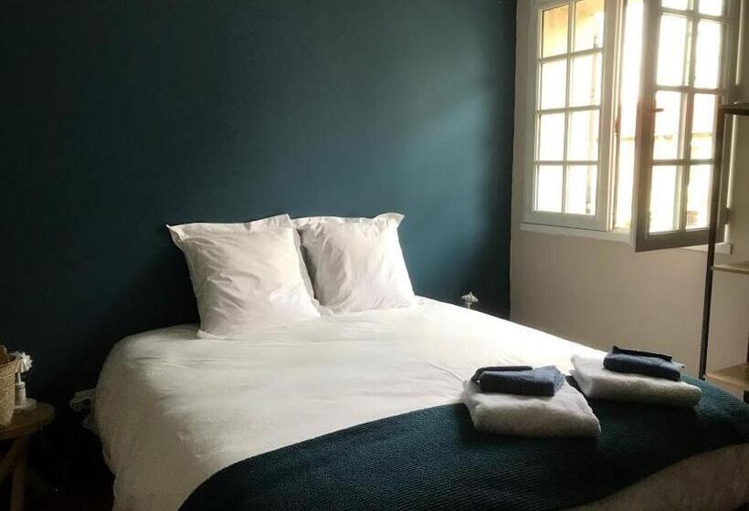 חדר משפחתי, Le Colibri Bleu