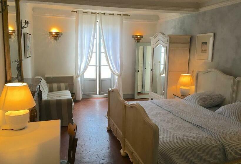 غرفة قياسية سرير كينج, Les Chapeliers