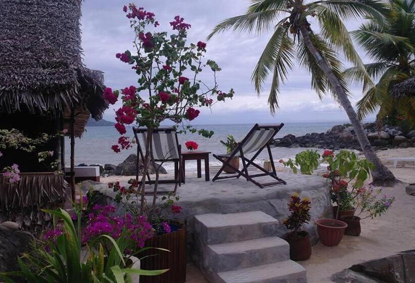 بانگلوی استاندارد با چشمانداز دریا, Remo E Berenice