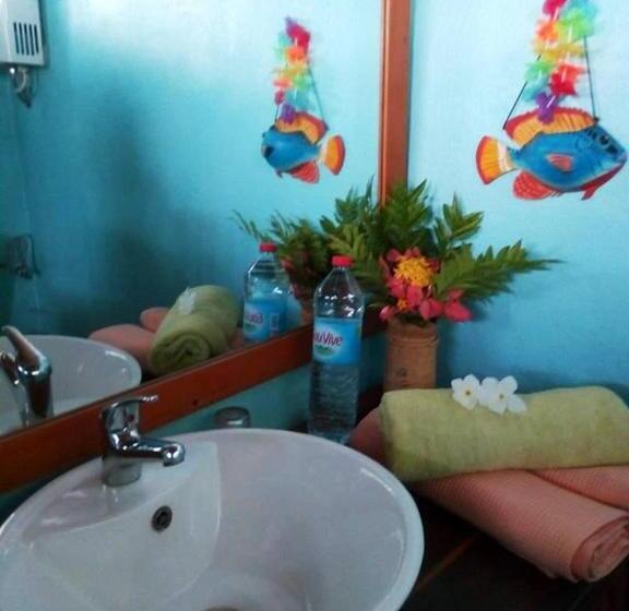 بانگلوی استاندارد با چشمانداز دریا, Remo E Berenice