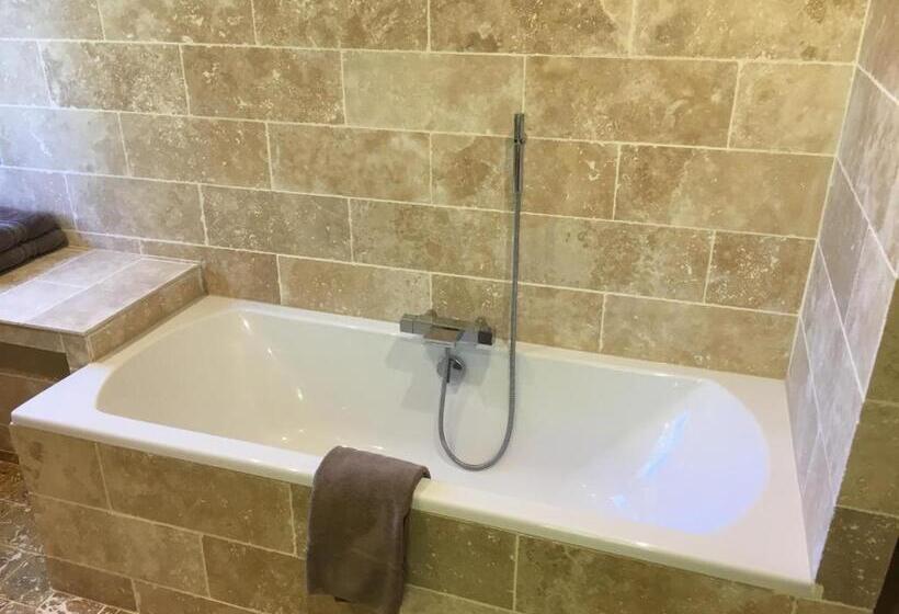 스위트 킹사이즈 침대, La Bonne Auberge Seine Panorama Sas