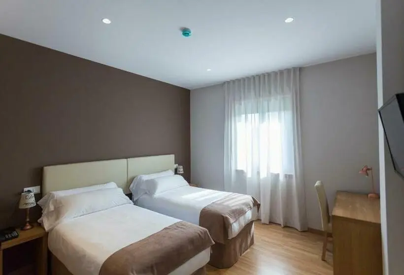 3-Bett-Standardzimmer, A Roldana
