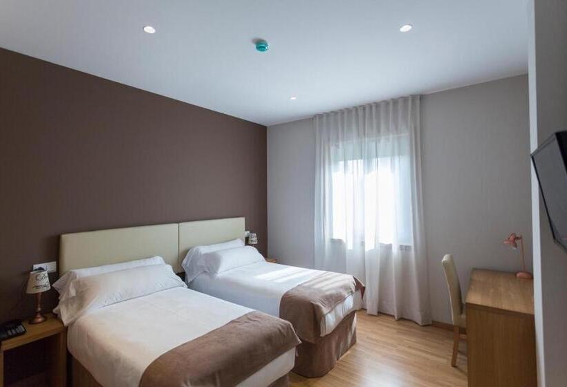 اتاق استاندارد, A Roldana