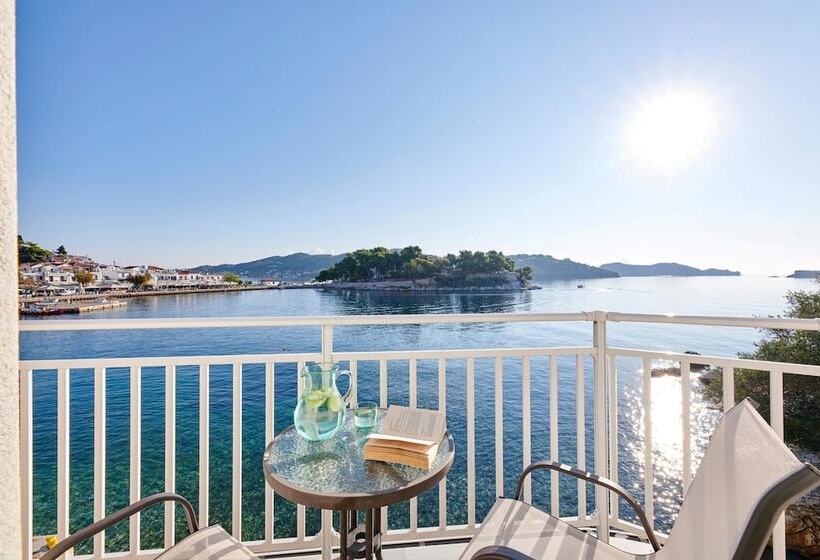 Triple Room Sea View, The Water