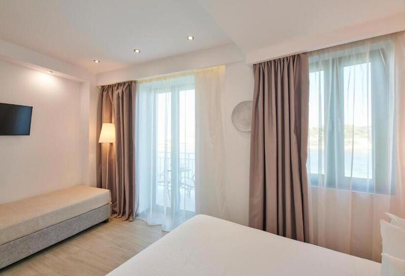 Triple Room Sea View, The Water