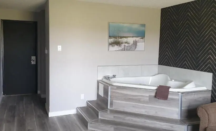 Suite cu Hidromasaj, New Frontier