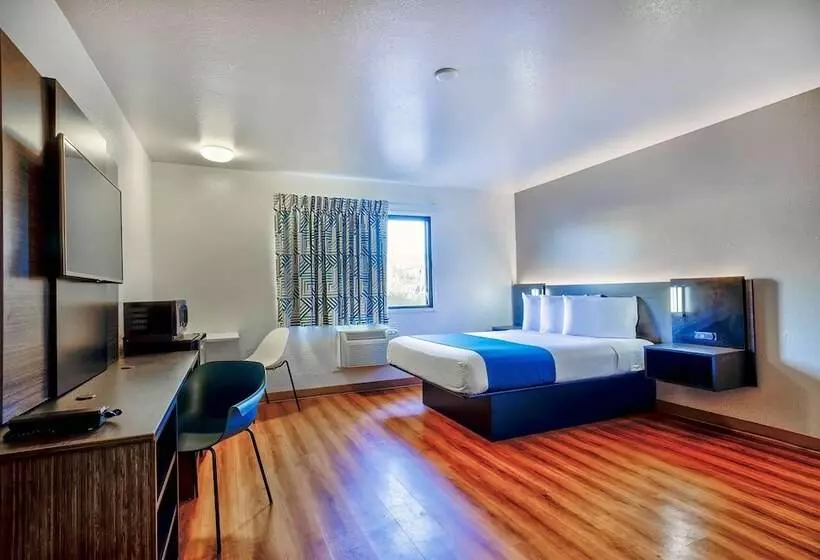 سوییت, Motel 6 Duluth, Mn