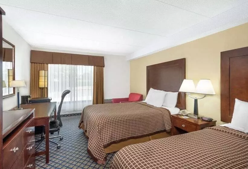 ２ダブルベッドのスタンダードルーム, Days Inn By Wyndham Geneva/finger Lakes
