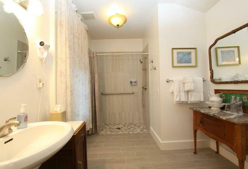 适合残疾人士使用的带超级大床的标准间, Olallieberry Inn Bed And Breakfast