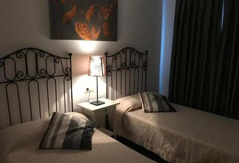Talo 4 Makuuhuonetta, Casa Campo