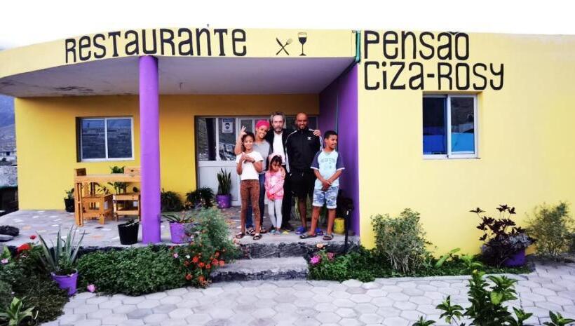 اتاق استاندارد, Ciza E Rose