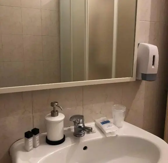 اتاق استاندارد سه نفره, Il Galileo Rooms