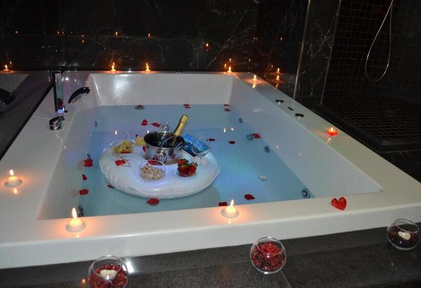 سوییت لوکس, Mecla Suites