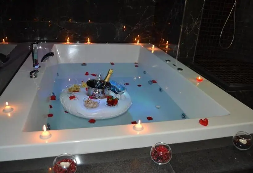 سوییت لوکس, Mecla Suites