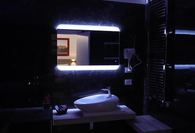 سوییت لوکس, Mecla Suites