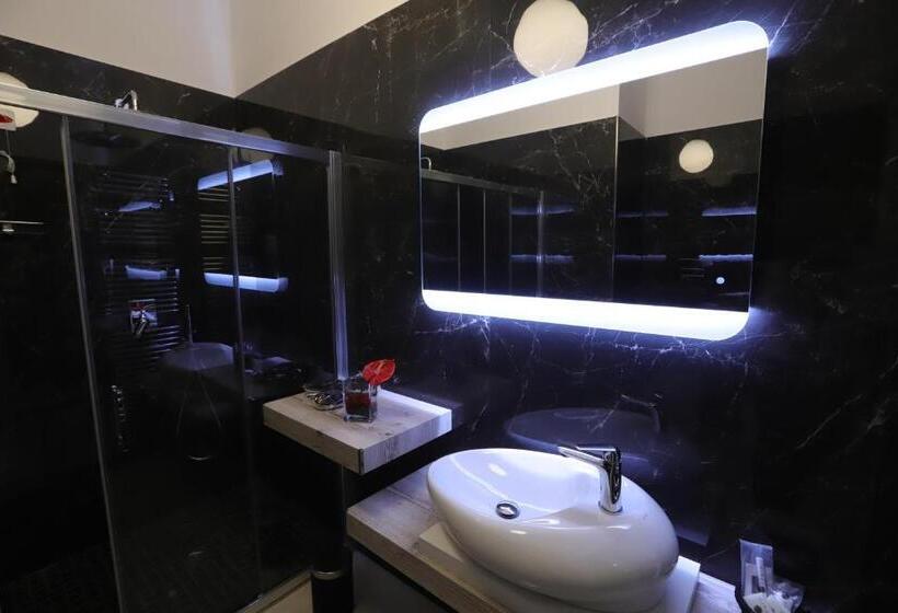 سوئیت با بالکن, Mecla Suites