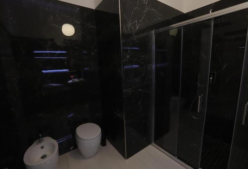 سوئیت با بالکن, Mecla Suites