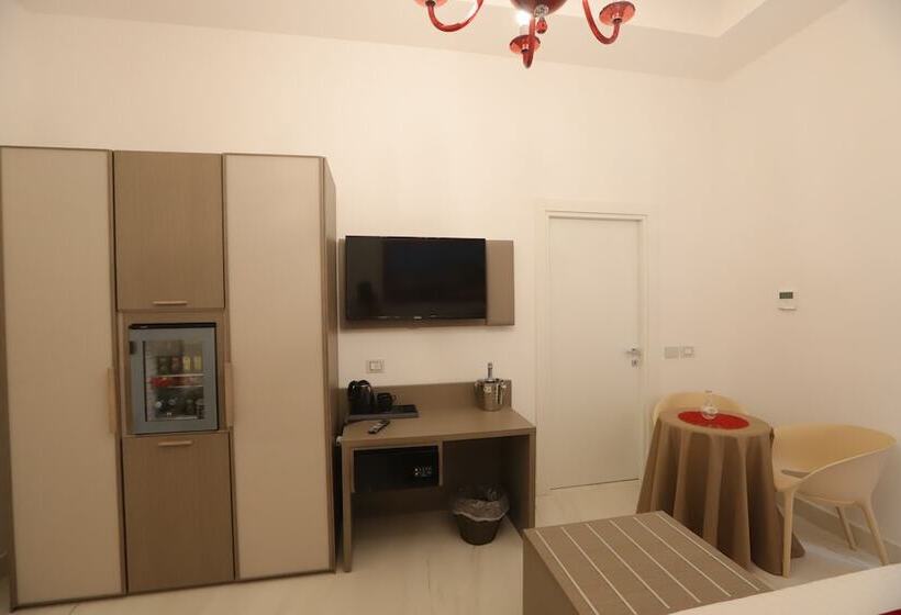 سوئیت با بالکن, Mecla Suites