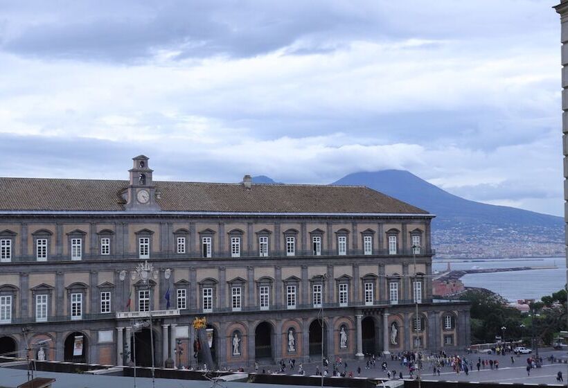 سوییت لوکس, Mecla Suites