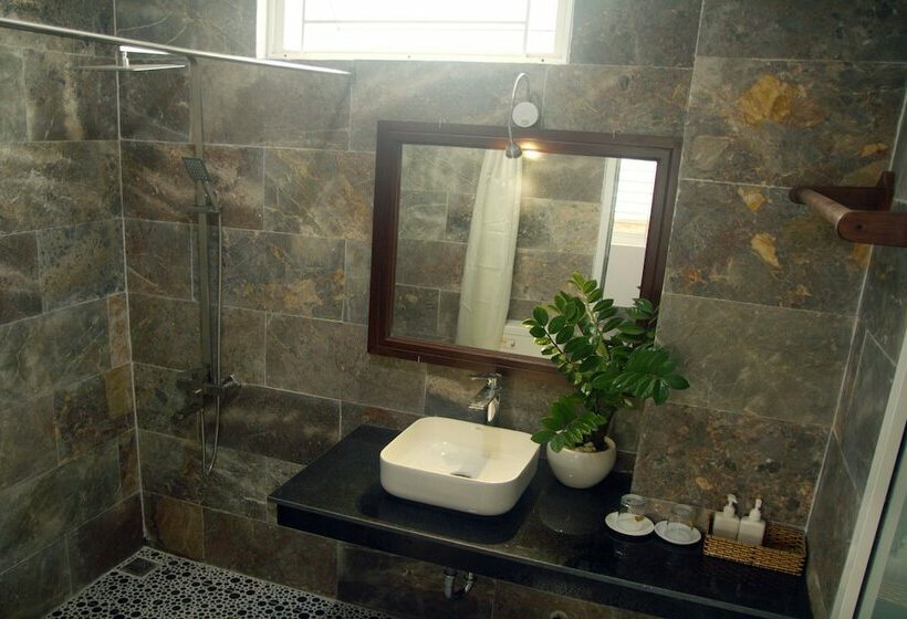 استودیو خانوادگی, Mountain House Villa