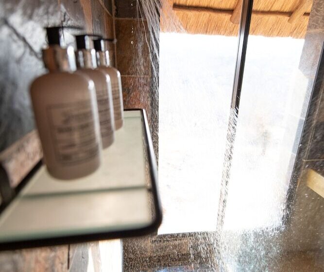 چادر با خدمات رفاهی لوکس, Parsons Hilltop Safari Camp