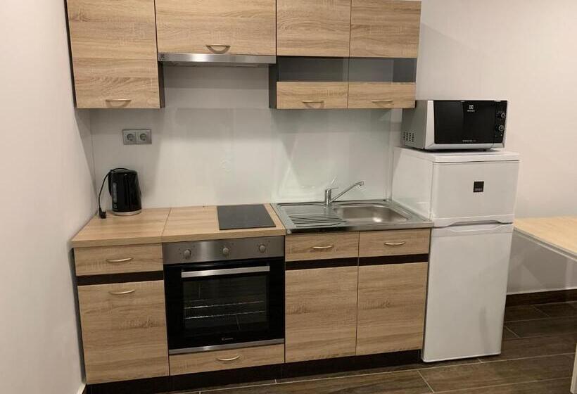 דירת חדר, M70 Apartmanház