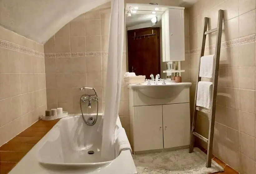 庭の見えるジュニアスイート, Relais San Filippo In Sogaglia