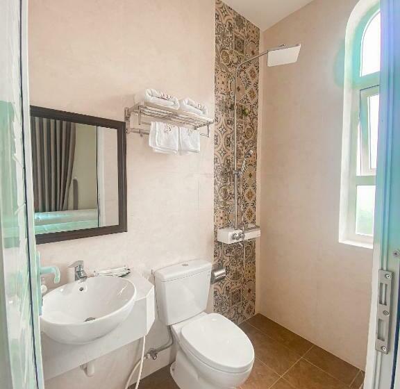 اتاق استاندارد با بالکن و چشمانداز دریا, The Villa Hieu Hy