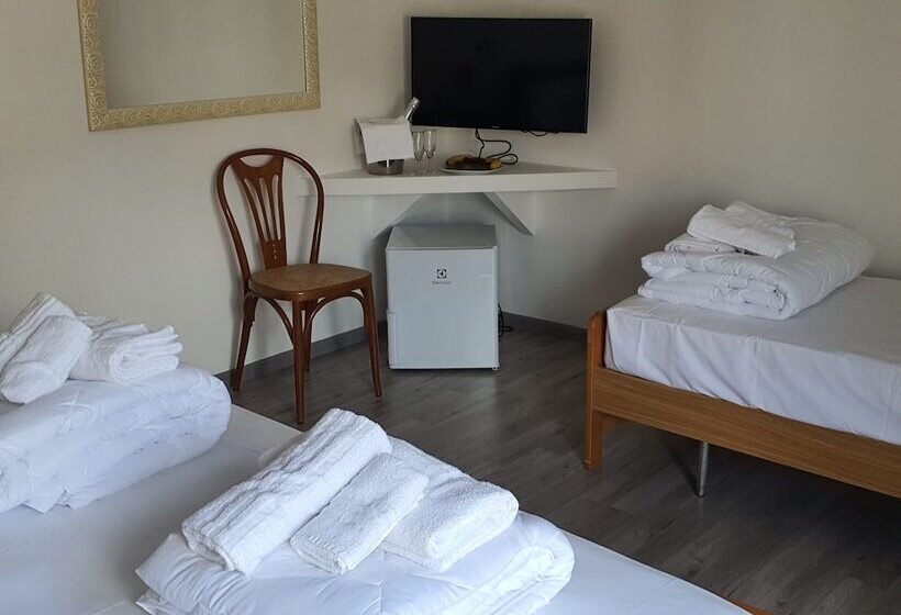 Quarto Triplo Estandar, Miga Hotel Grado Centro