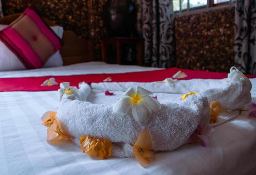 اتاق استاندارد با بالکن و چشم‌انداز دریا, Kep Villa Hill Guest House 1