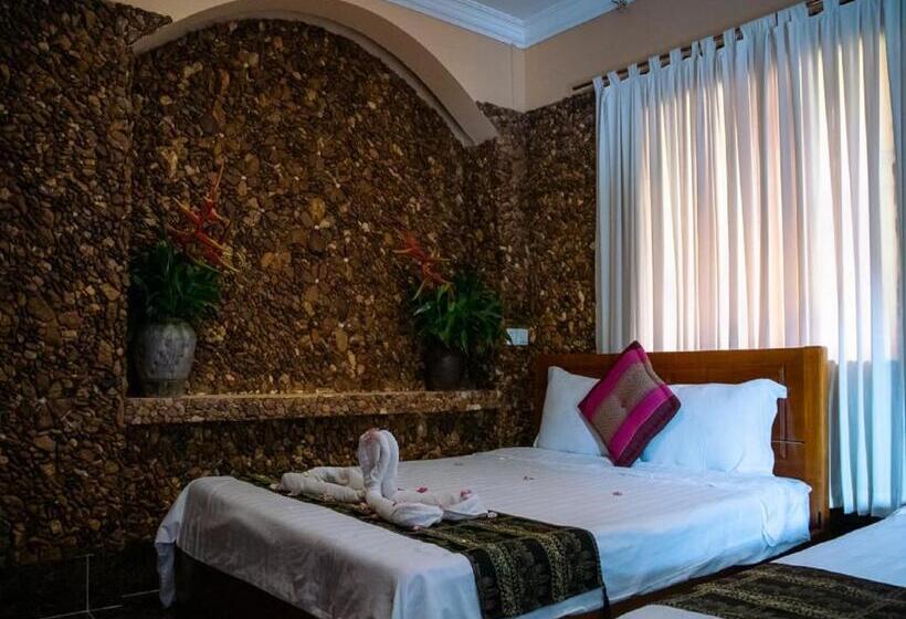 اتاق استاندارد سه تخته با بالکن, Kep Villa Hill Guest House 1