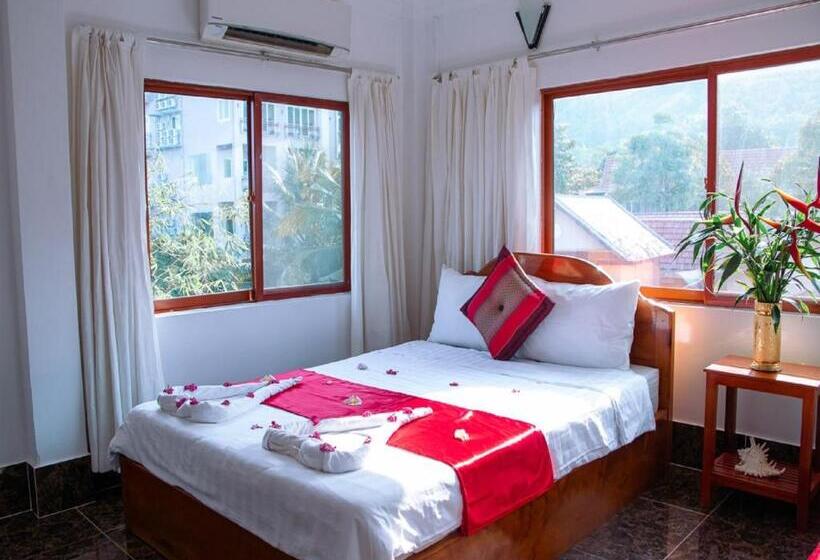 اتاق استاندارد با بالکن و چشم‌انداز دریا, Kep Villa Hill Guest House 1