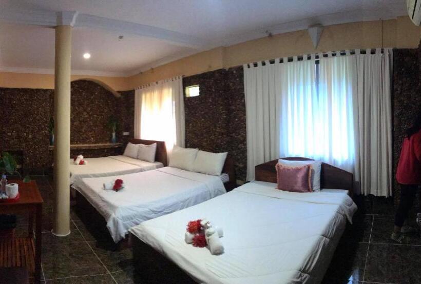 اتاق استاندارد سه تخته با بالکن, Kep Villa Hill Guest House 1