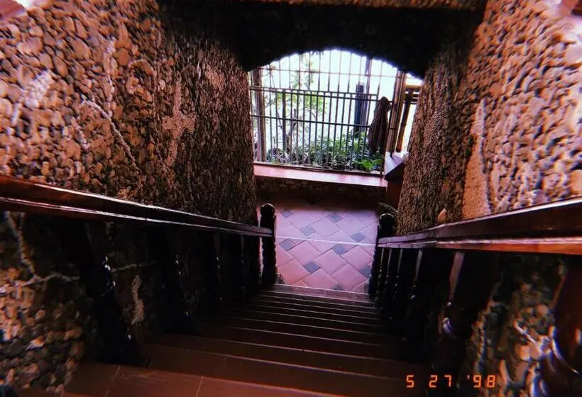اتاق استاندارد سه تخته با بالکن, Kep Villa Hill Guest House 1
