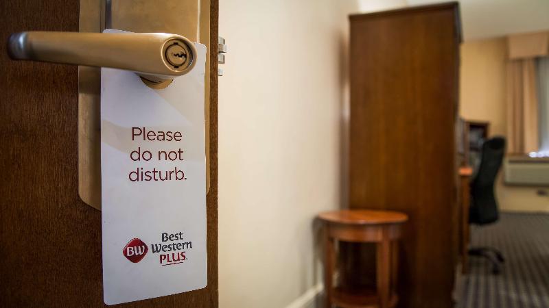 身障者適用キングサイズベッドルーム, Best Western Plus Brunswick Bath