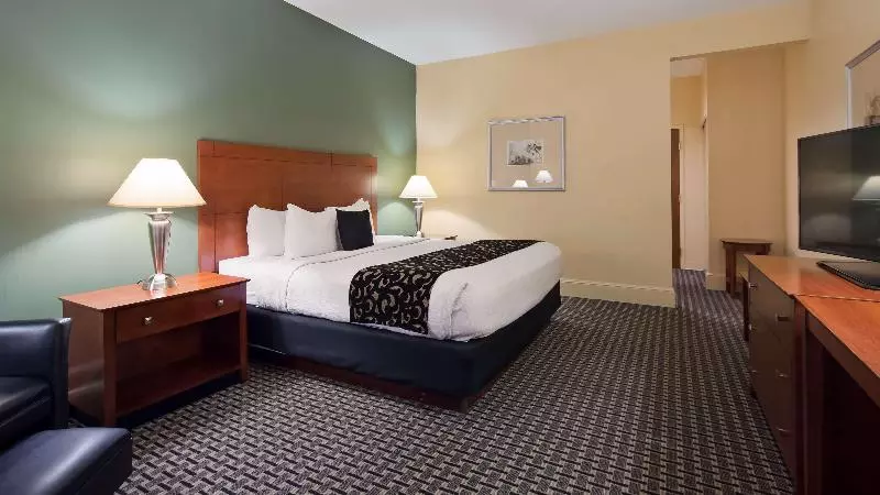 身障者適用キングサイズベッドルーム, Best Western Plus Brunswick Bath