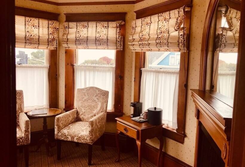 스위트, Pacific Grove Inn