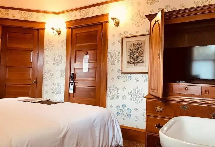 سوییت, Pacific Grove Inn