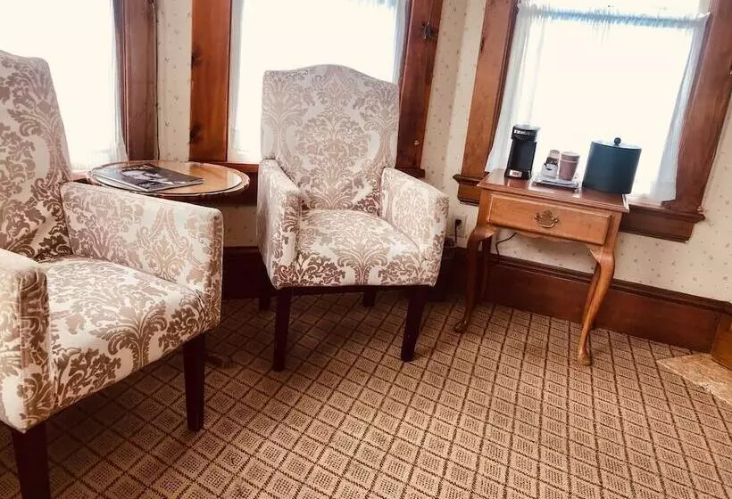 سوییت, Pacific Grove Inn
