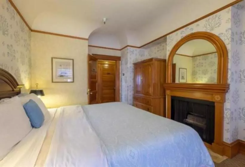 سوئیت با تخت بزرگ, Pacific Grove Inn