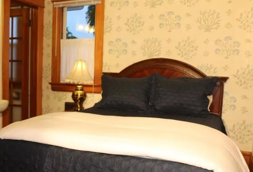 سوییت با چشم‌انداز دریا, Pacific Grove Inn